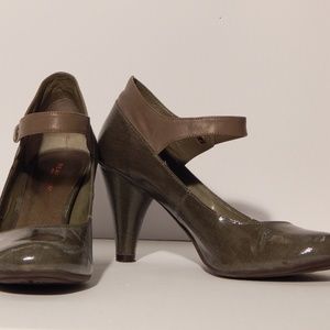 Kenneth Cole Reaction rounded heeled show in Women